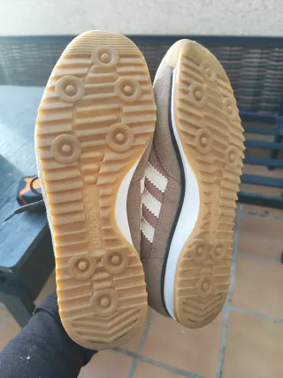 Zapatillas Adidas Mujer Talla 36 2/3 vienen grande