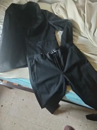 Trage de hombre marca zara sin uso talla 43