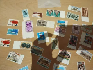 Francobolli singoli e album con fogli di francobolli