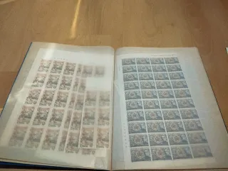 Francobolli singoli e album con fogli di francobolli