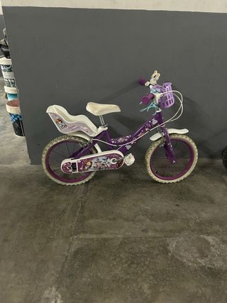 Bicicleta infantil con cesta y silla para bebe