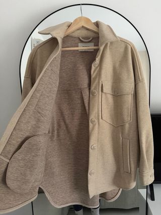 Sobrecamisa beige Stradivarius Talla L