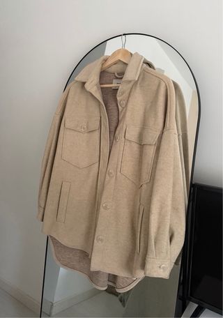 Sobrecamisa beige Stradivarius Talla L