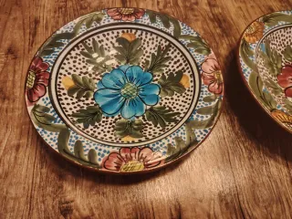 Platos decorativos florales pintados a mano