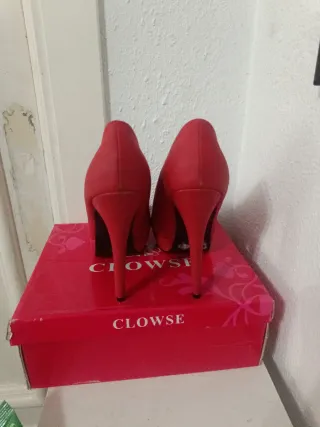 Zapatos de tacón CLOWSE rojos