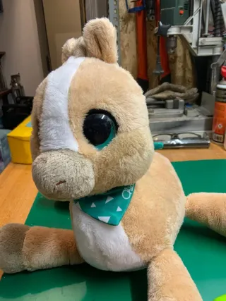 Cavallino peluche che canta e parla