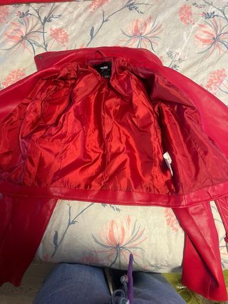 Cazadora cuero Pull&Bear roja