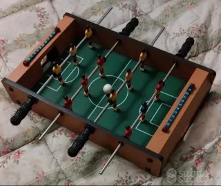 Calcio balilla da tavolo con pallina