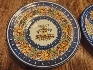 Platos decorativos de cerámica pintados a mano