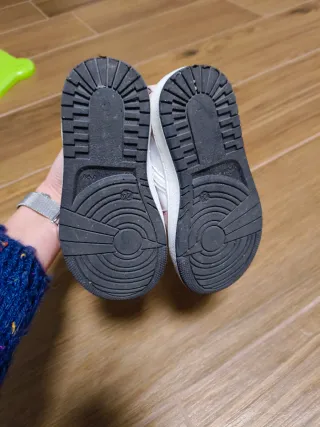 Scarpe bimba tipo converse taglia 24