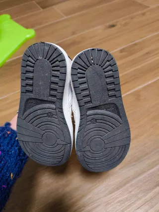 Scarpe bimba tipo converse taglia 24