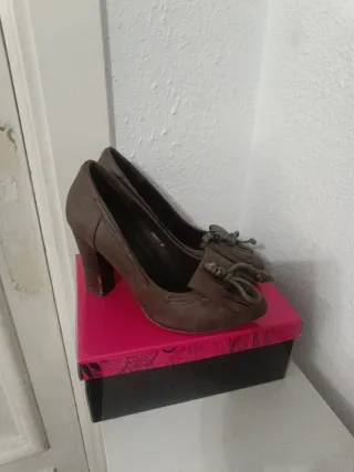 Zapatos de tacón MiMao marrones