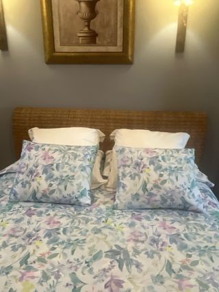 Cama de mimbre estilo rústico