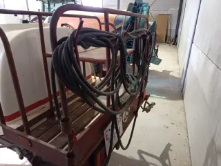 Cuba 2000L con freno hidráulico y ruedas en buenas