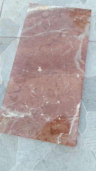 Mármol Rojo con Vetas Blancas