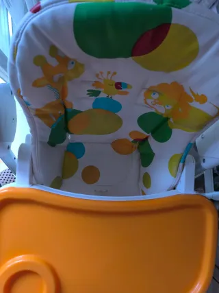Trona infantil con bandeja naranja