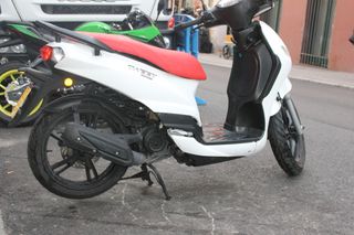 Peugeot Scooter Blanca - Bajo Consumo