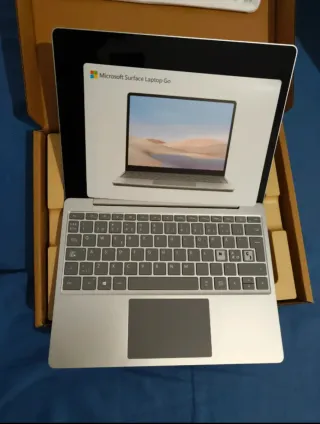 Ordenador portátil Microsoft Surface Laptop Go