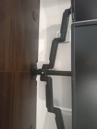 Mesa Eléctrica + Brazo + 3 Monitores