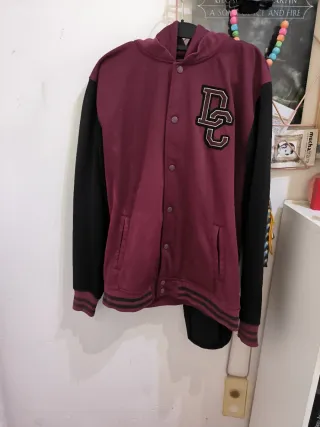 Chaqueta DC Roja y Negra