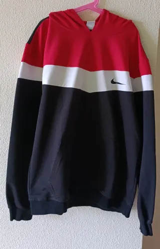 Sudadera Nike con capucha