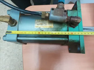 2 Pistónes  Neumaticos .