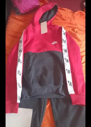 Conjunto Sudadera y Pantalón Gris/Rojo talla 2
