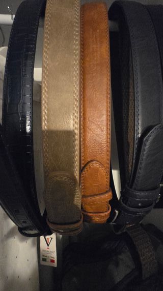 Cinturones de cuero negro y beige,marrón,azuloscur