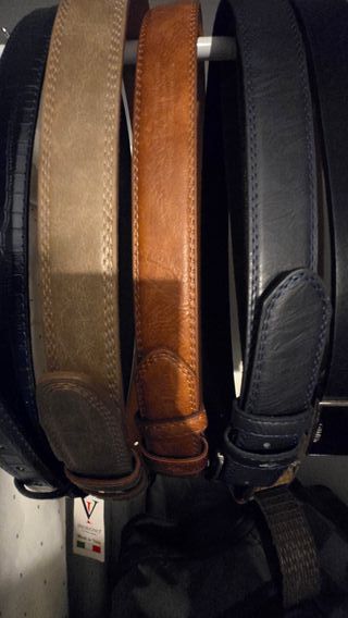 Cinturones de cuero negro y beige,marrón,azuloscur