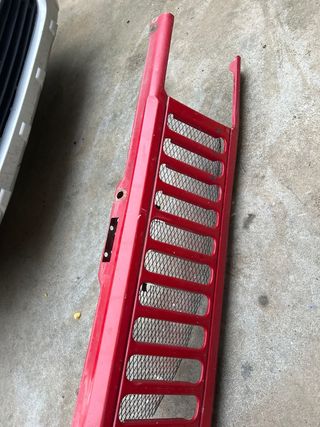 Parrilla Suzuki Santana Roja