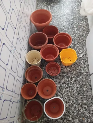 Lote Maceteros Plástico y Terracota