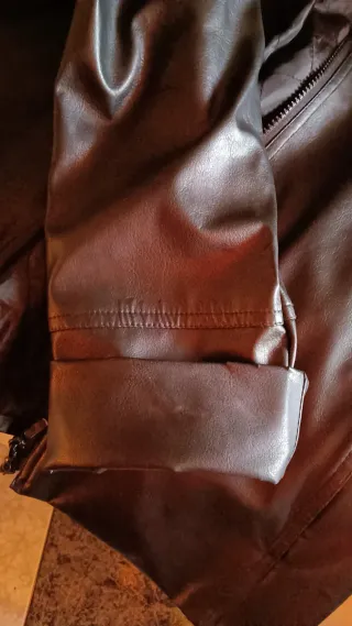 Chaqueta de cuero negra