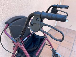 Andador plegable con asiento