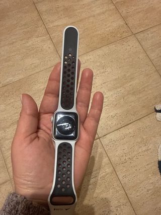 Apple Watch Nike SE 40mm GPS + Cellular Argento