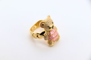 ANILLO OSO CON CIRCONITAS ROSAS.