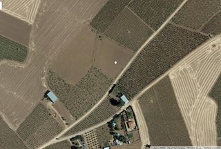 Tierra de reguerio con agua