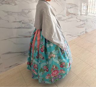 Traje de Fallera azul y rosa