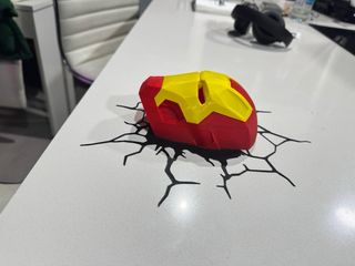 Iron man grieta pared