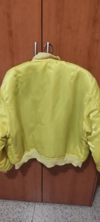 Cazadora bomber amarilla