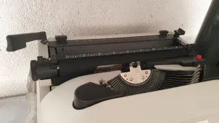 Máquina de escribir Olivetti Lettera 10
