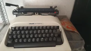 Máquina de escribir Olivetti Lettera 10