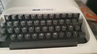 Máquina de escribir Olivetti Lettera 10