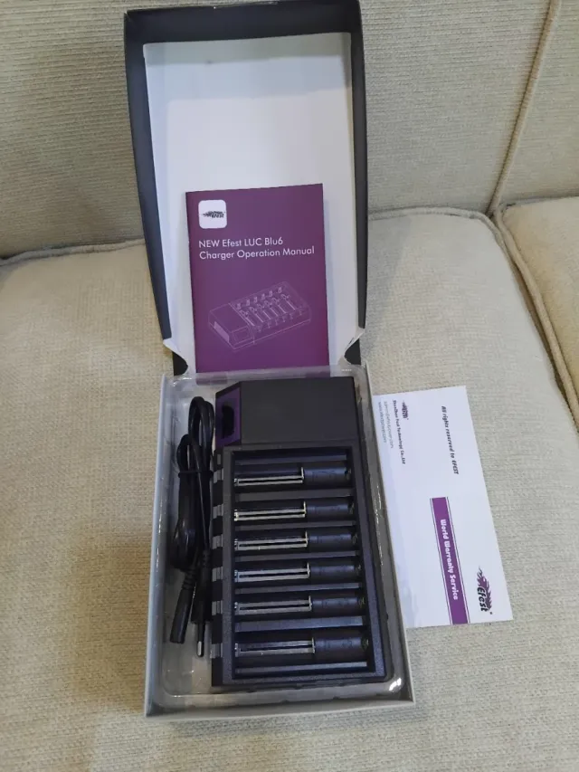 Cargador Efest LUC Blu6 LCD Bluetooth