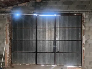 Puerta de garaje metálica