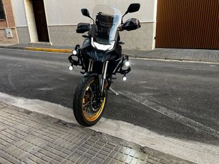 Moto Trail Cyclone RX600 Negra y Dorada