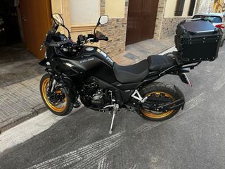 Moto Trail Cyclone RX600 Negra y Dorada