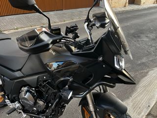 Moto Trail Cyclone RX600 Negra y Dorada