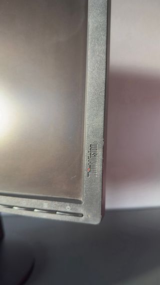 Monitor Lenovo ThinkVision 22 HDMI/DP/VGA