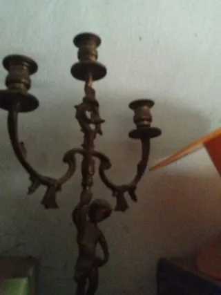 2 Candelabros antiguo de metal.