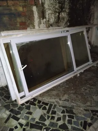 un ventana de 3×110 y 2 ventanas de 140×110